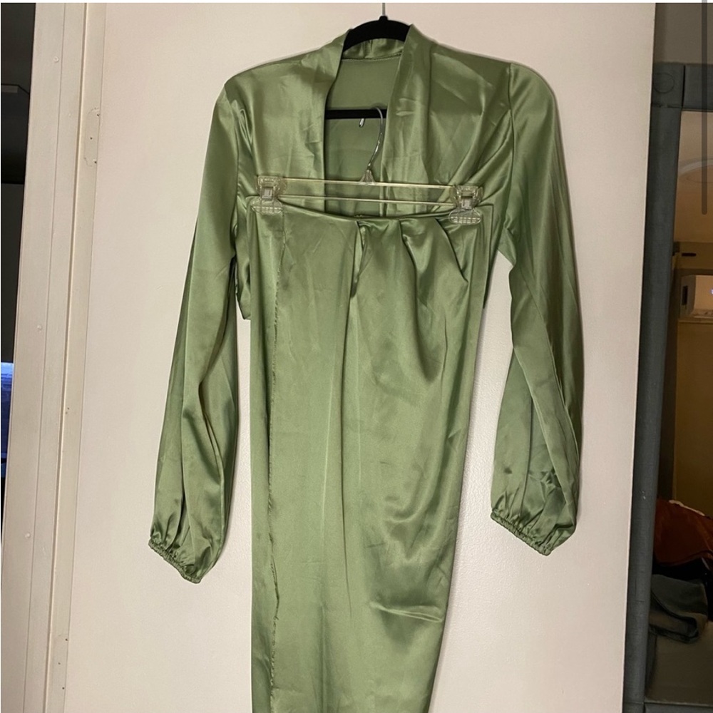 Stylish satin matching set. Skirt and top.